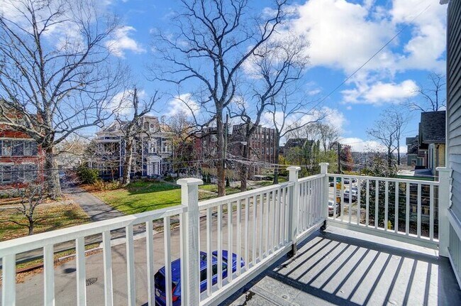 Building Photo - 2701 Cleinview Ave