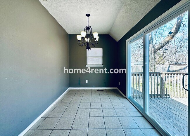 Building Photo - Updated 3 Bed, 2 Bath Ranch Home near Downtown Olathe!