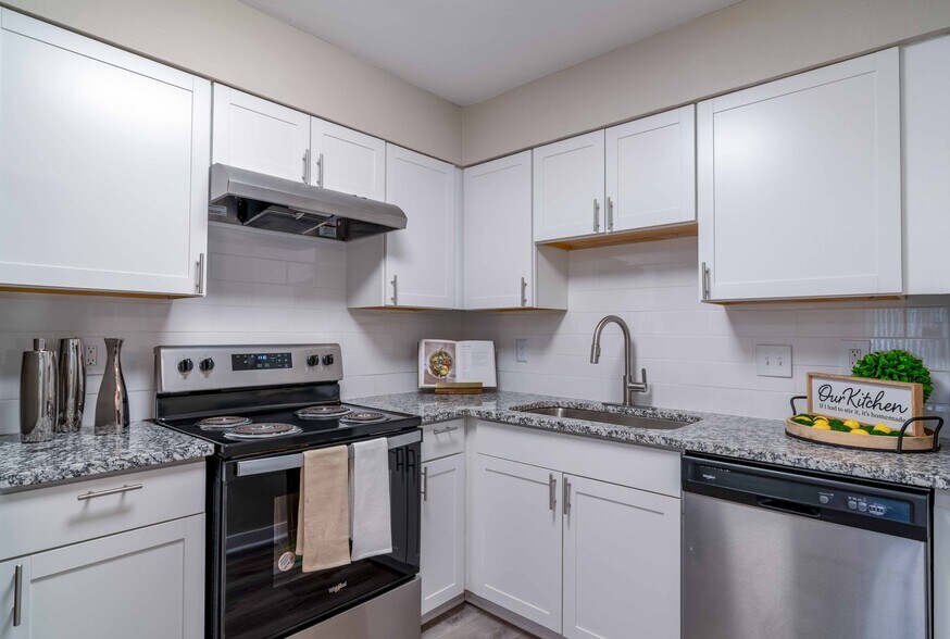 Building Photo - Ellwood Pines
