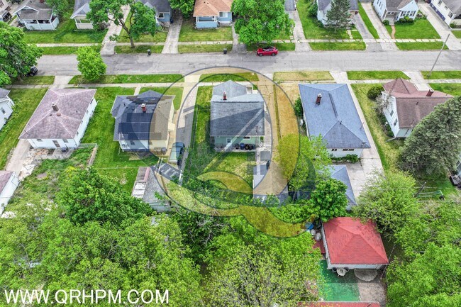 Building Photo - AVAILABLE NOW! 2 BEDROOMS!
