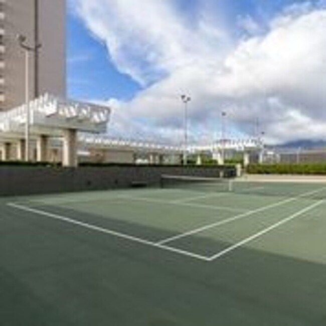 Building Photo - 2333 Kapiolani Blvd