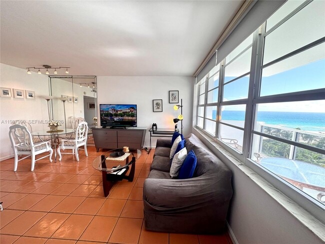 Building Photo - 100 Lincoln Rd