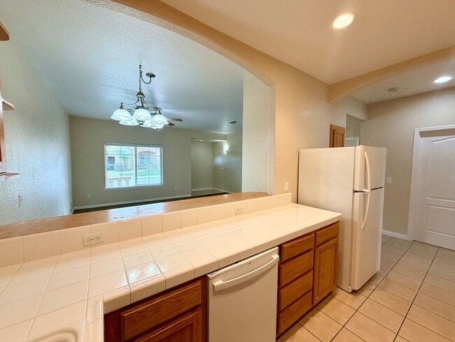 Building Photo - 147 Apple Ln