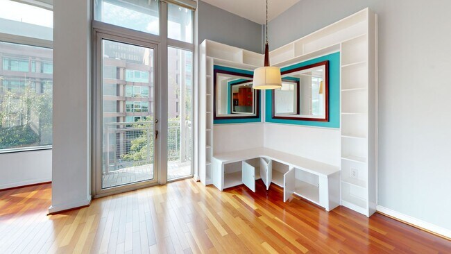 Building Photo - Bright & Sunny Two Bedroom/Two Bathroom W/...