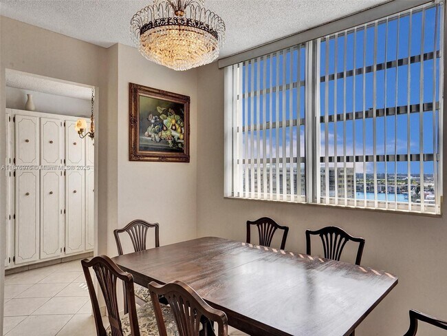 Building Photo - 1833 S Ocean Dr