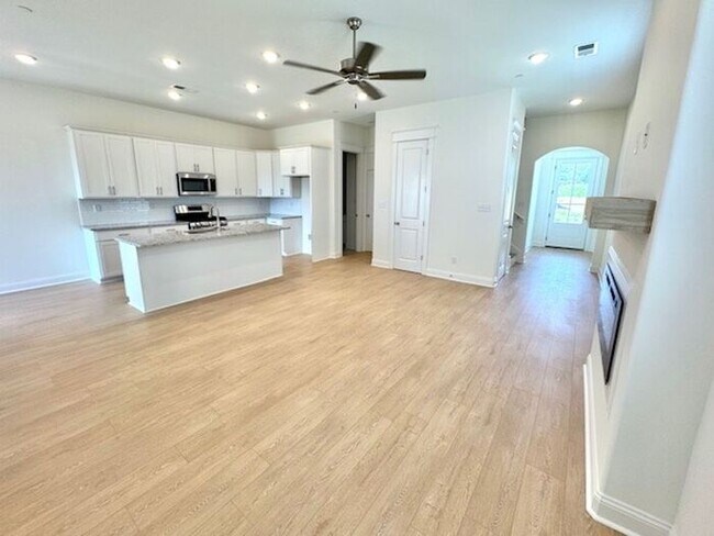 Building Photo - Now Leasing at Cedar Bluff – 4BR Townhomes...
