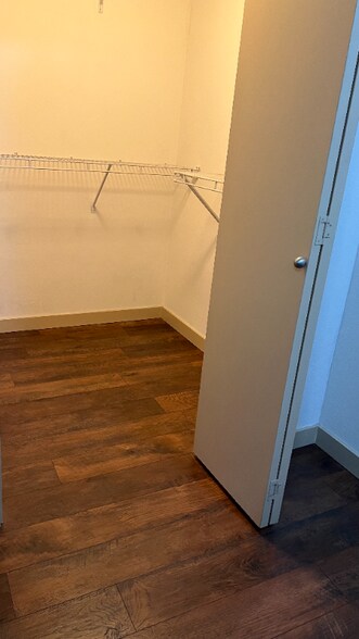 Building Photo - 1420 E Pine St