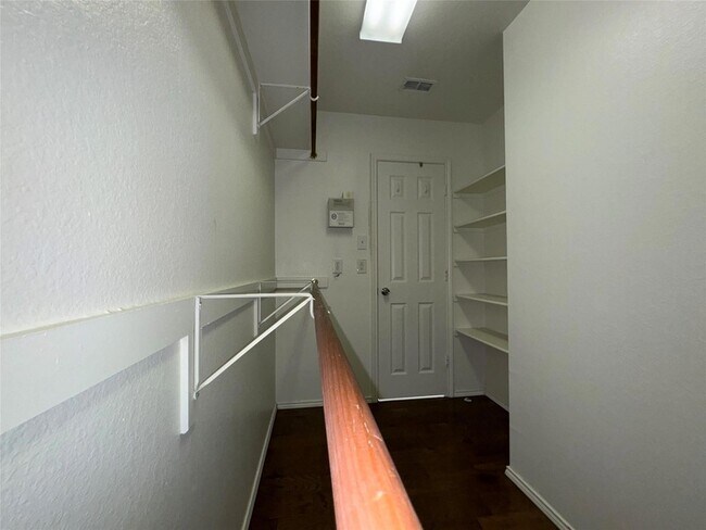 Building Photo - 9602 Glenshee Drive