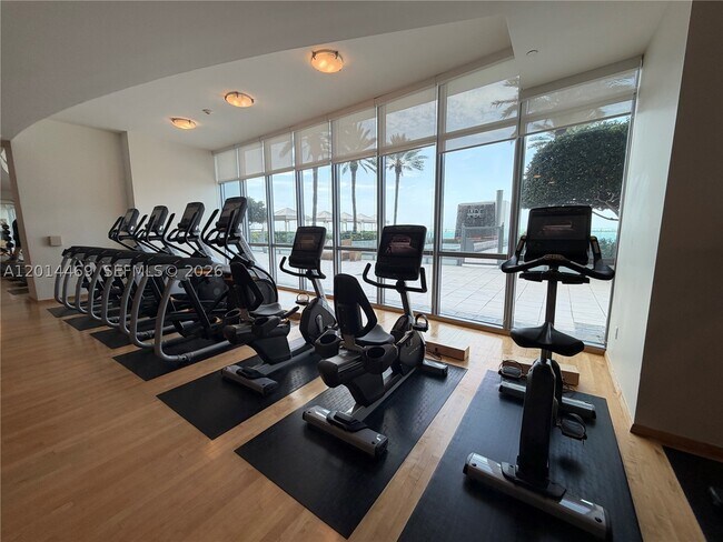 Building Photo - 1331 Brickell Bay Dr