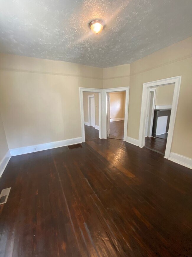 Building Photo - 605 25th St