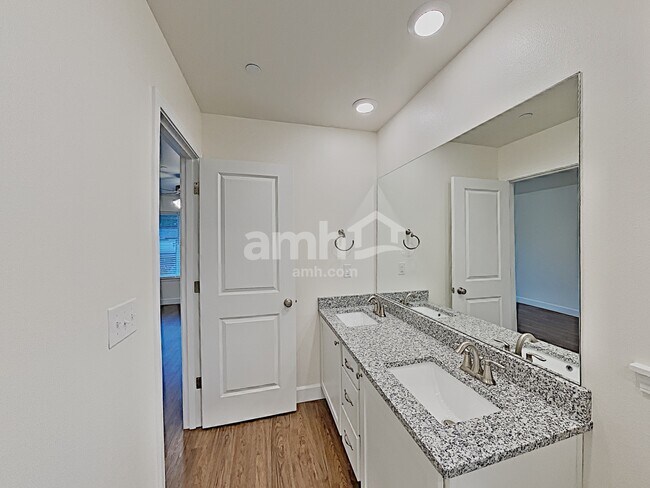 Building Photo - 13610 107th Ave Ct E