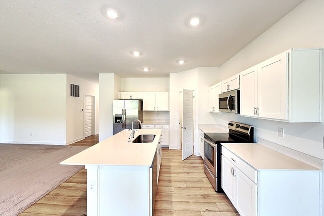 Building Photo - 842 Holmdale Dr
