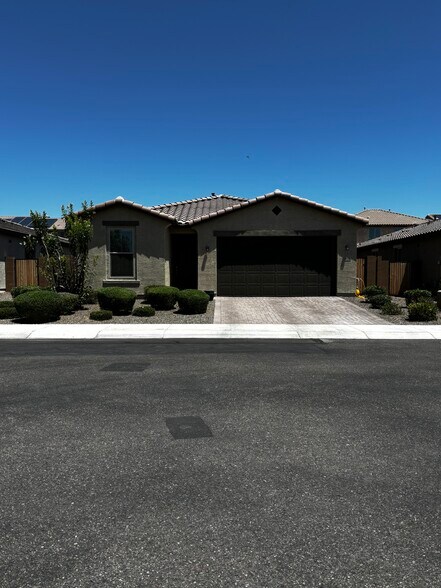 Primary Photo - 18020 W Orchid Ct