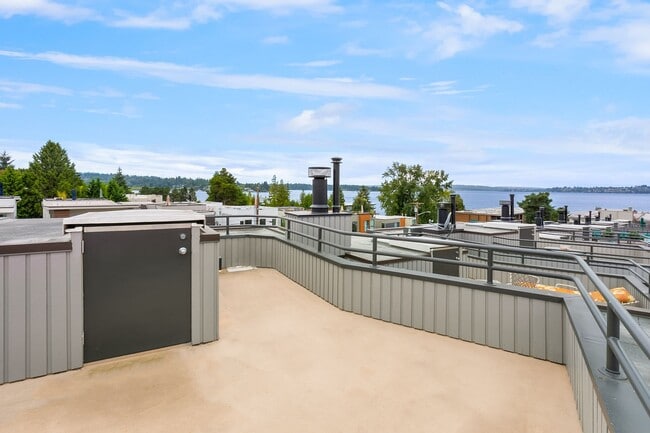 Building Photo - 3 bedroom townhome in perfect location in ...