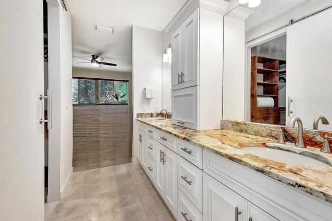 Building Photo - 3567 Commodore Cir