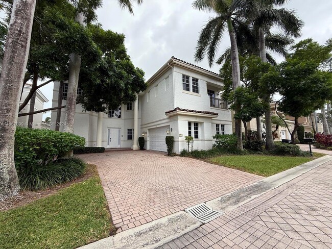 Building Photo - 996 Sanibel Dr