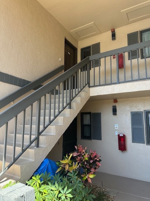 Building Photo - Oaks IV - NN202
