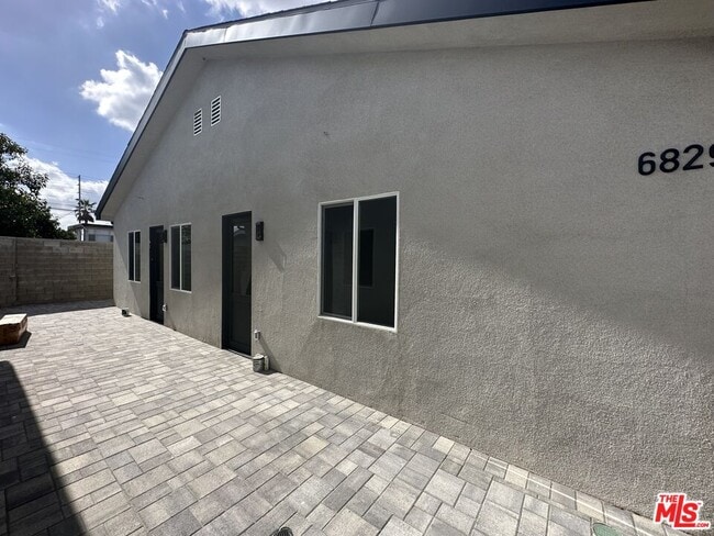 Building Photo - 6831 Bellaire Ave