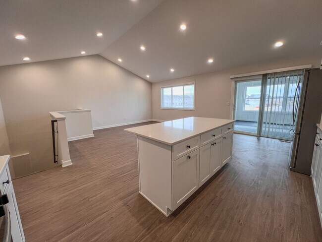 Building Photo - 3 Bedroom Lookout