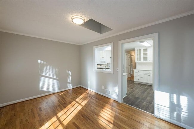 Building Photo - 4648 Calumet Cir NW