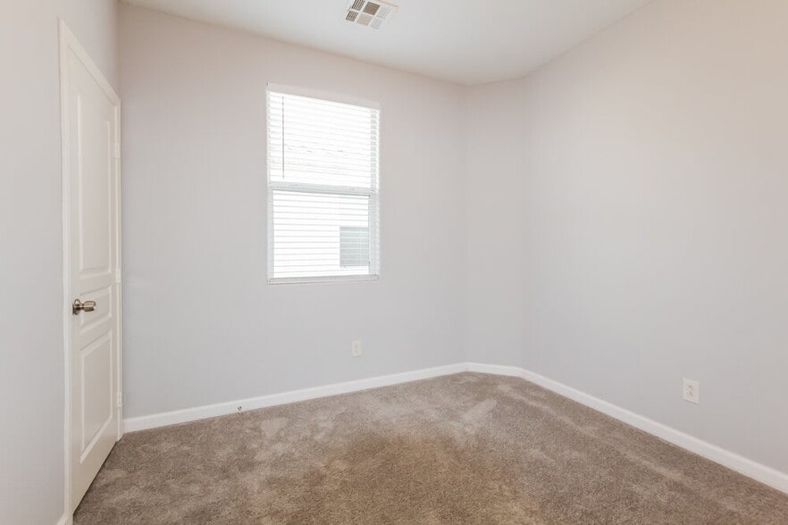 Building Photo - 3029 E Gannon Ridge Ave