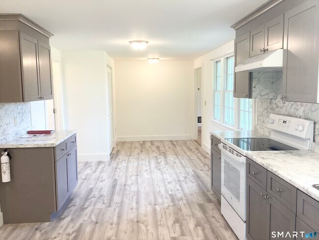 Building Photo - 533 Weekeepeemee Rd