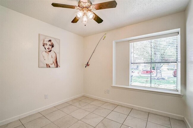 Building Photo - 8003 Goldengrove Dr