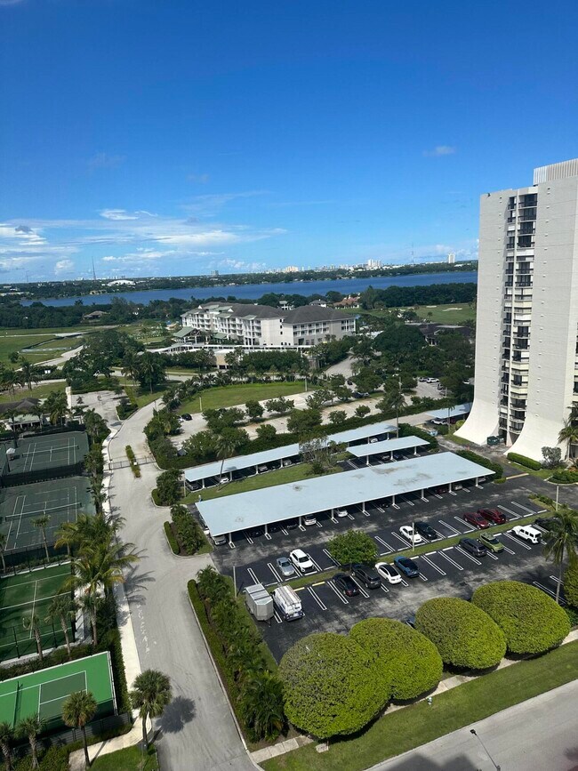 Building Photo - 2425 Presidential Way