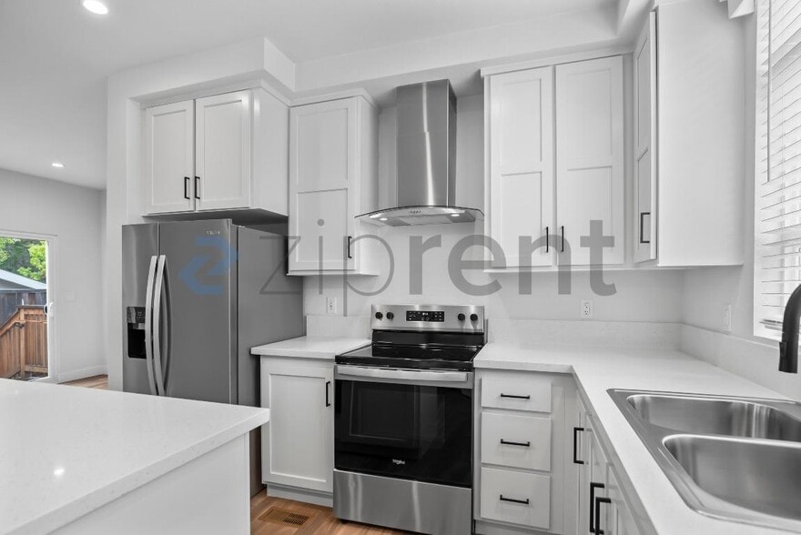 Building Photo - Unit