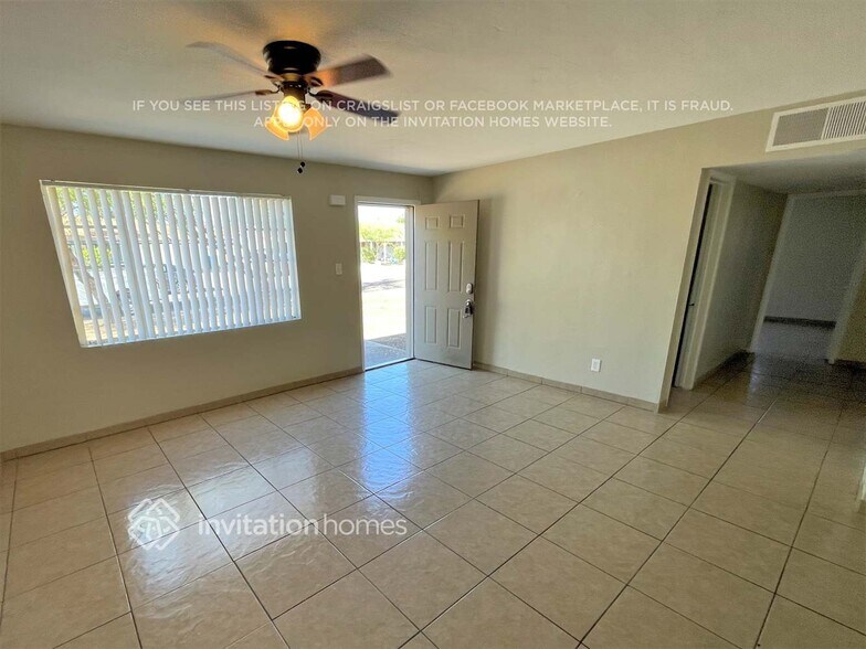 Building Photo - 2107 W San Miguel Ave