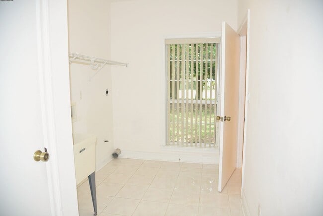 Building Photo - Executive Lakeview Home in Gated Windward Community!