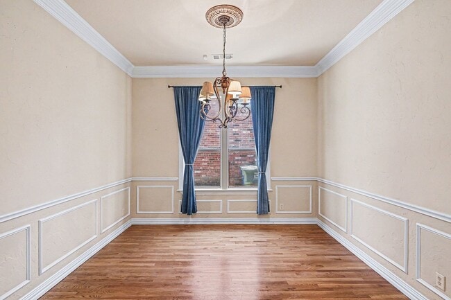 Building Photo - Beautiful home with classic styling, minutes away from Uptown, Oak Lawn, Cityplace, and Lower Gre...