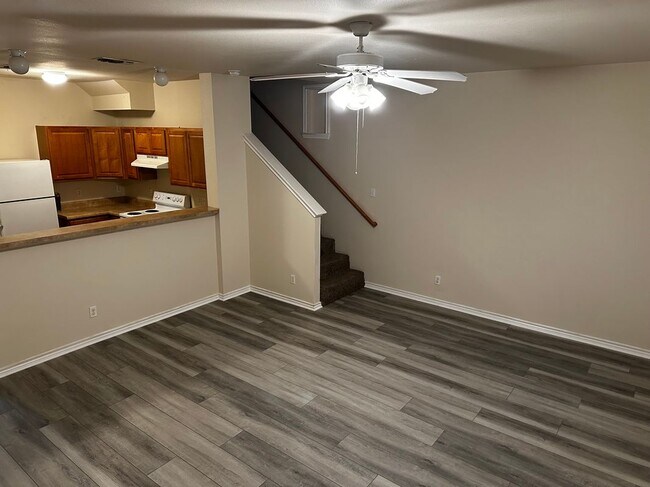 Building Photo - 7818 Kingsbury Wood