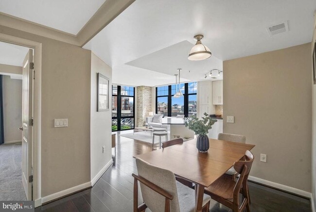 Building Photo - 1021 N Garfield St