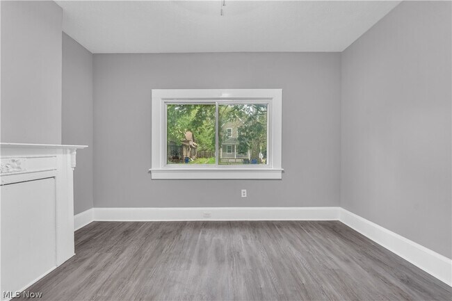 Building Photo - 2050 W 83rd St