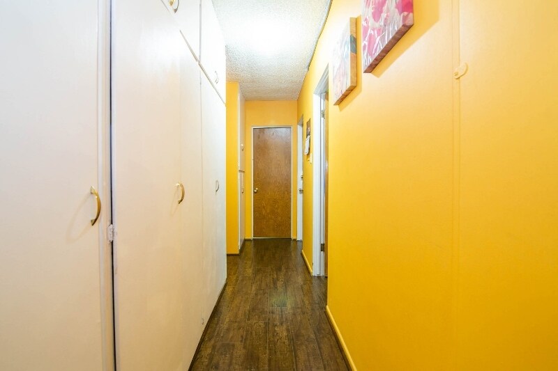 Building Photo - 446 S St Andrews Pl