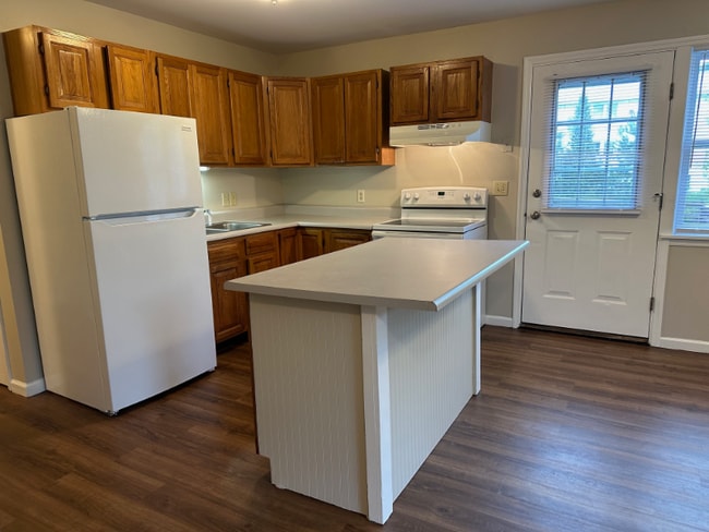 Building Photo - 2 Brickyard Rd