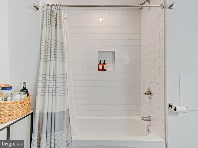 Building Photo - 1931 Colonial St