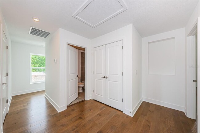 Building Photo - 1701 25th Ave N