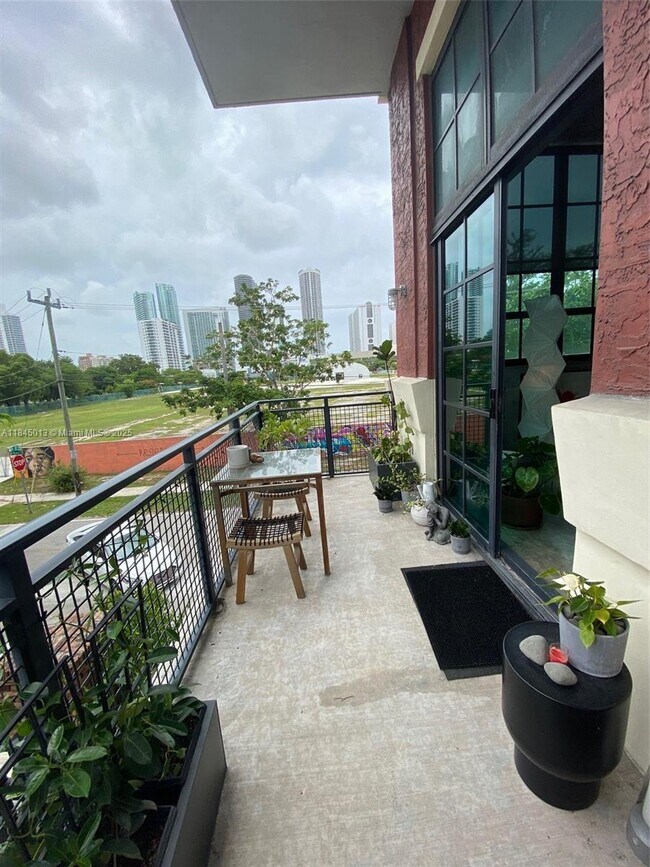 Building Photo - 1749 NE Miami Ct