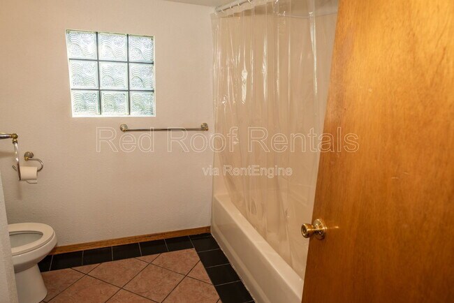 Building Photo - 211 Varner Ave NE