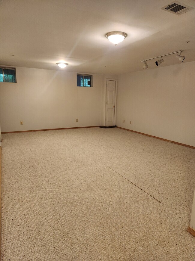 Building Photo - 2804 Lindesfarn Terrace
