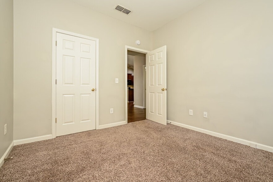 Building Photo - 1285 Winwood Dr