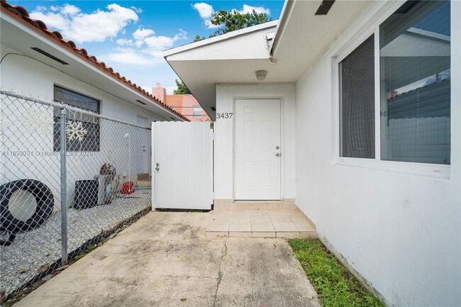 Primary Photo - 3437 SW 25th St