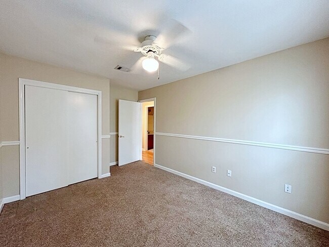 Building Photo - Prime 3 Bed, 2.5 Bath with Fireplace & Fenced Patio!
