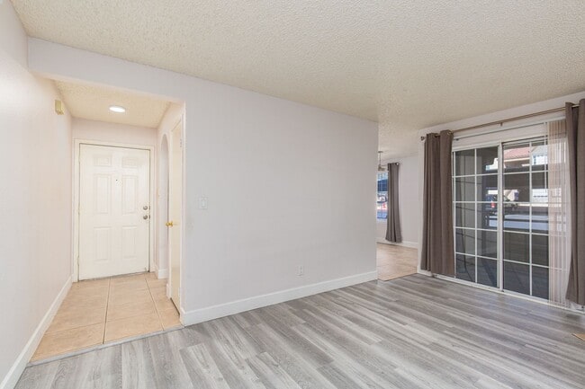 Building Photo - 3 Bedrooms Condo in a Guard Gated Summerlin Community