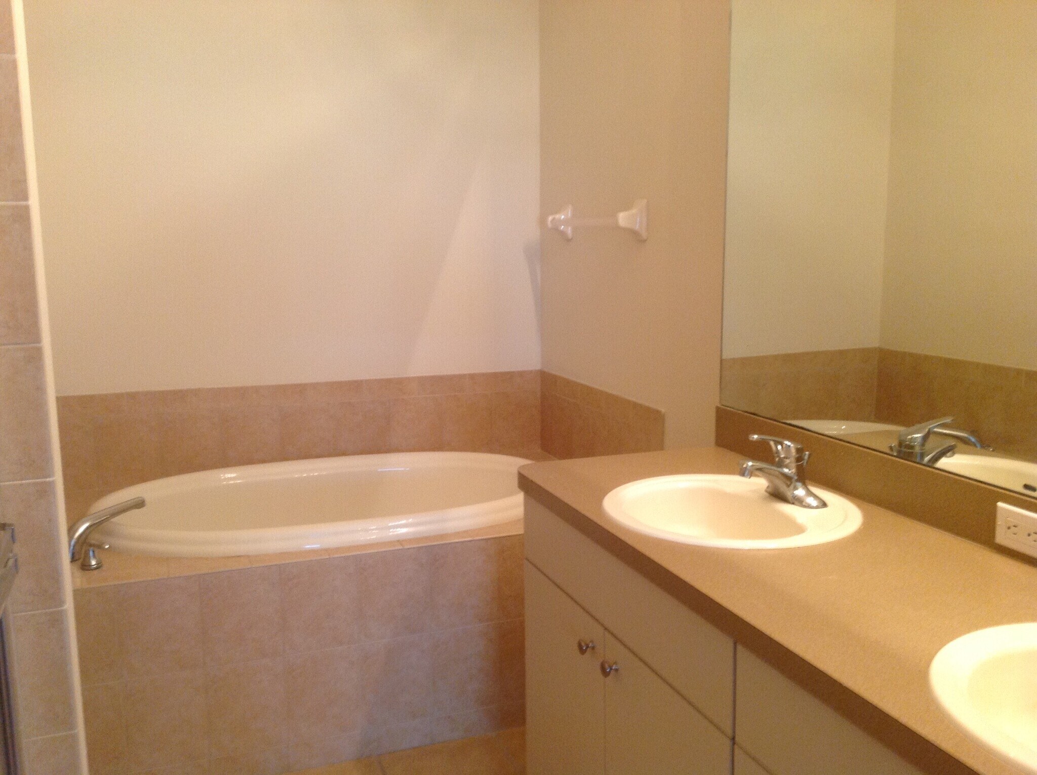 Building Photo - 2533 Stanhope Dr