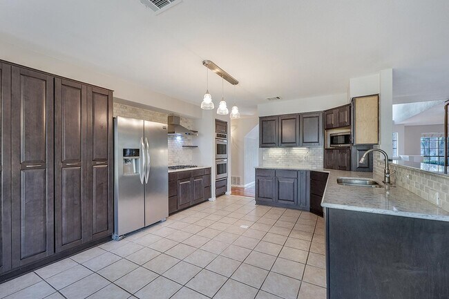 Kitchen - 13206 Tamayo Dr