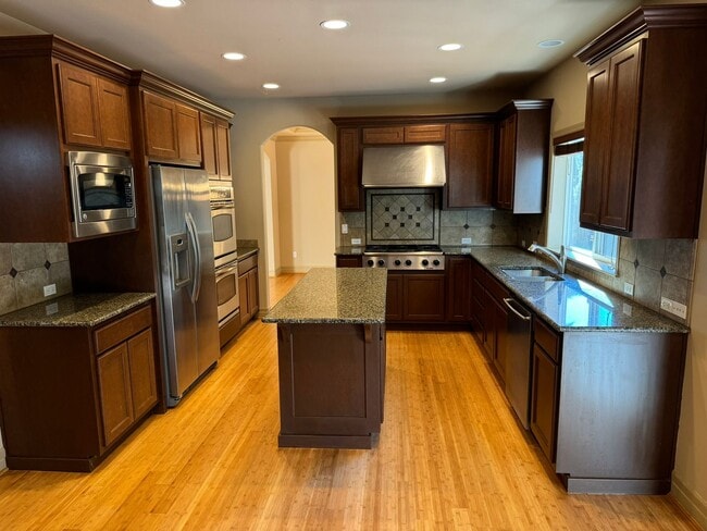 Building Photo - 4Bd/2.5Ba Bellevue Home