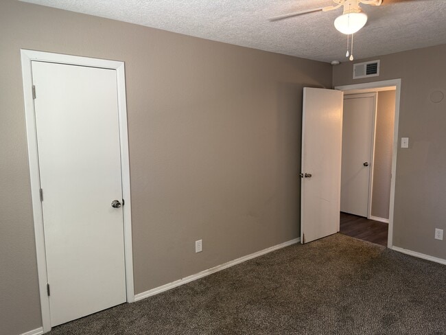 Building Photo - 4221 Penelope Pl NE